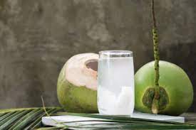 Ternyata Ada Risiko Buruk Yang Terjadi Jika Kalian Mengkonsumsi Air Kelapa Terlalu Banyak